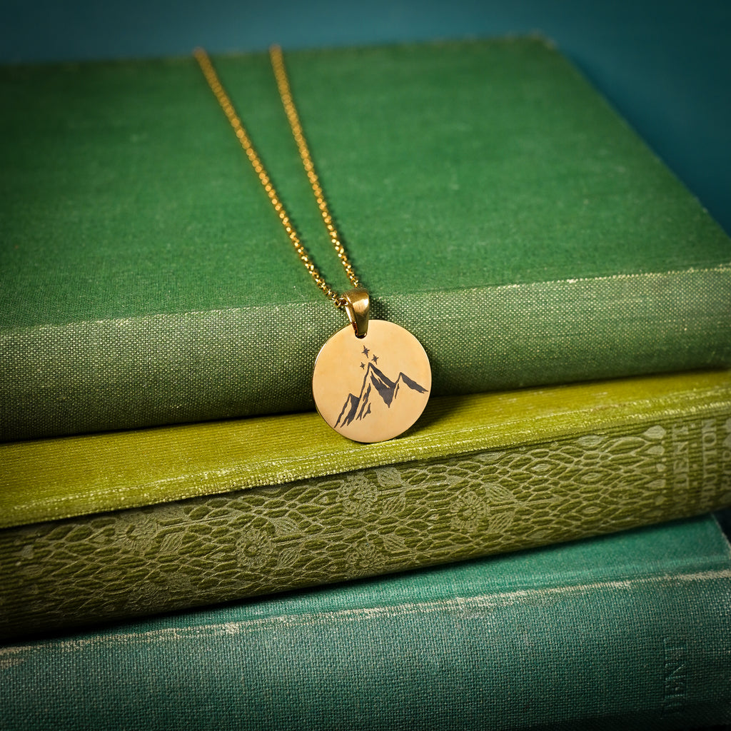 Mountain And Three Stars Circle Necklace