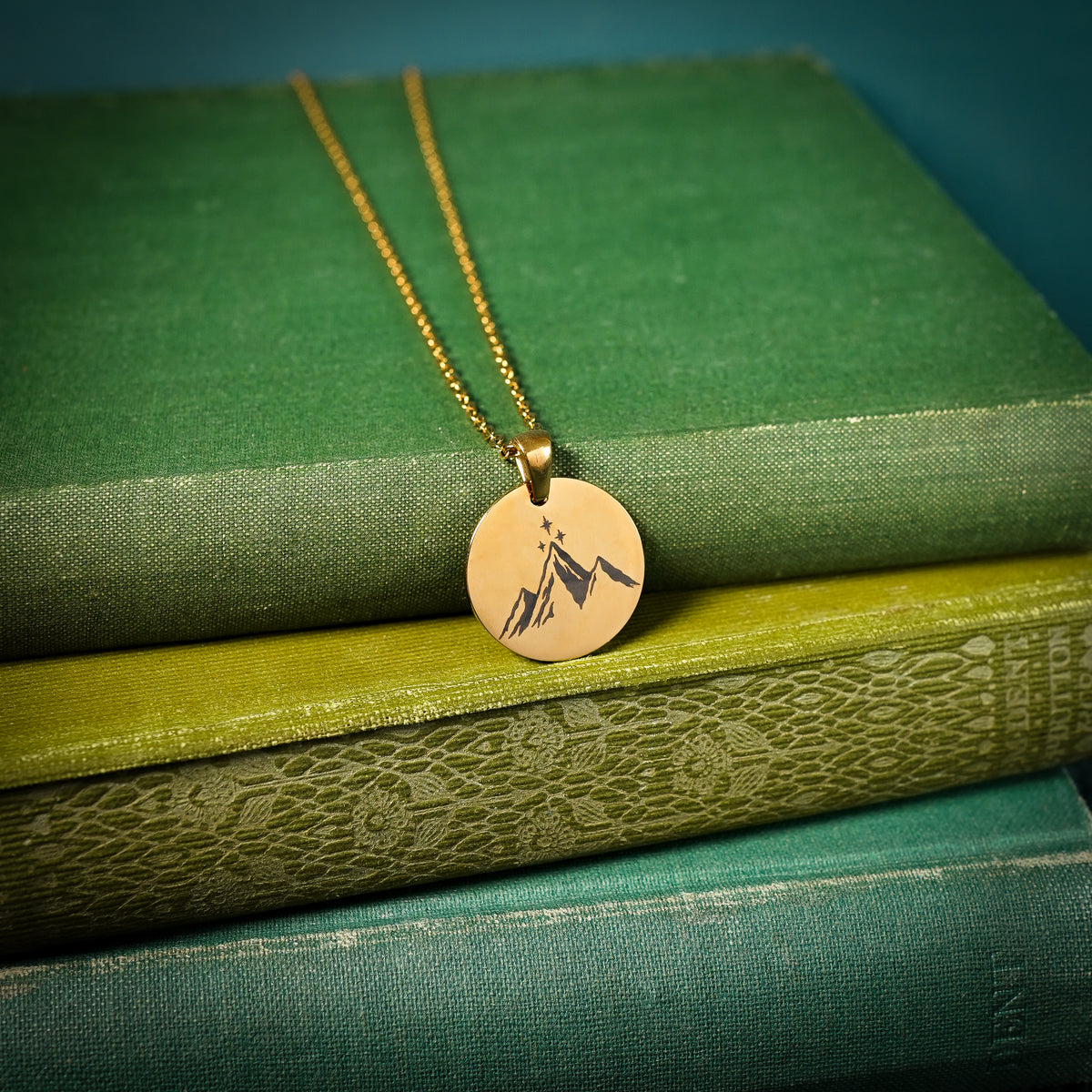 Mountain And Three Stars Circle Necklace